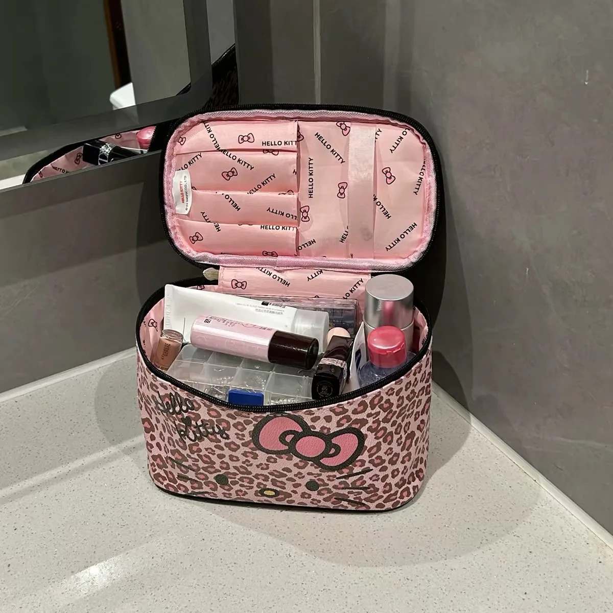 Beauty Makeup Edit - Sanrio Hello Kitty, Tas Rias Bergambar