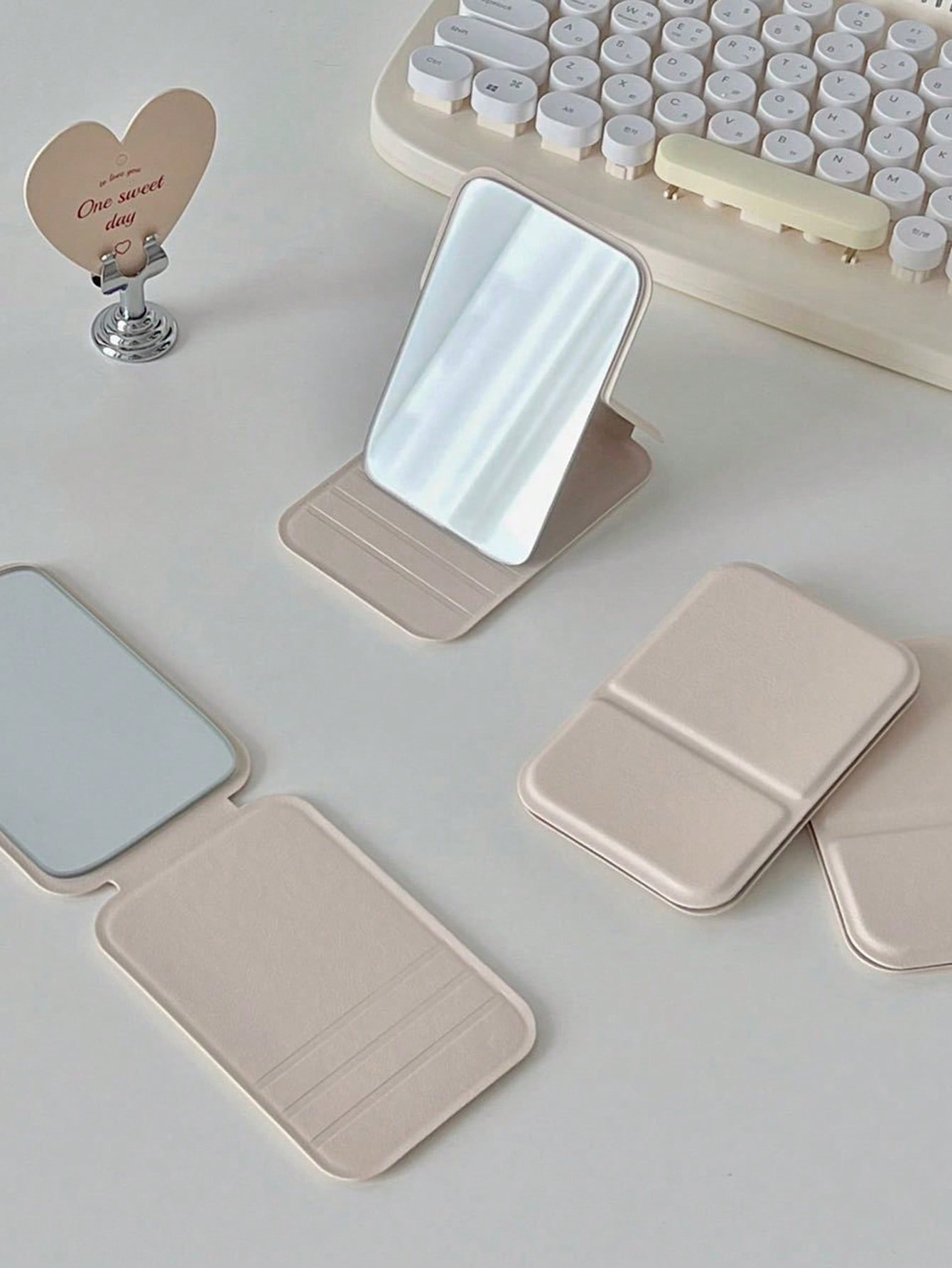Set Cermin Rias Mini Lipat Por - Beauty Of Makeup ulasan dan harga